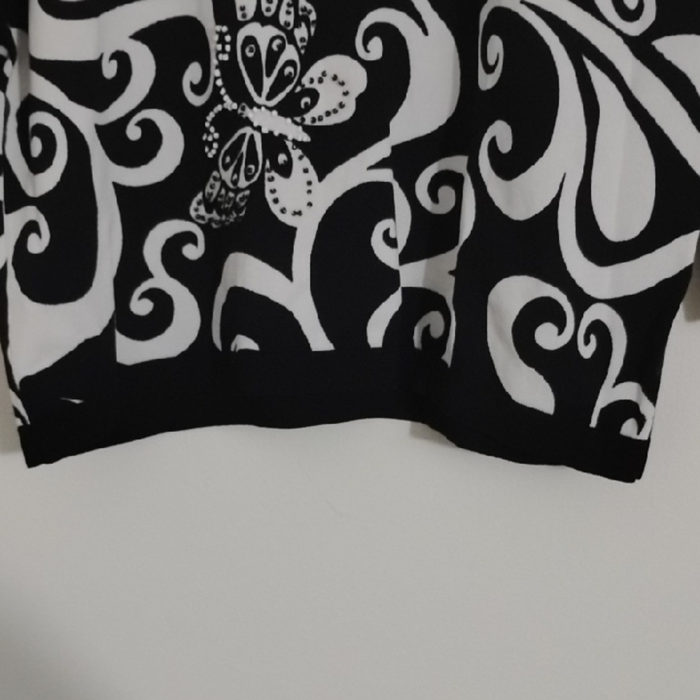 Alfred Dunner Whimsical Abstract Black & White Butterfly  Beaded Top Size PM - Picture 3 of 8
